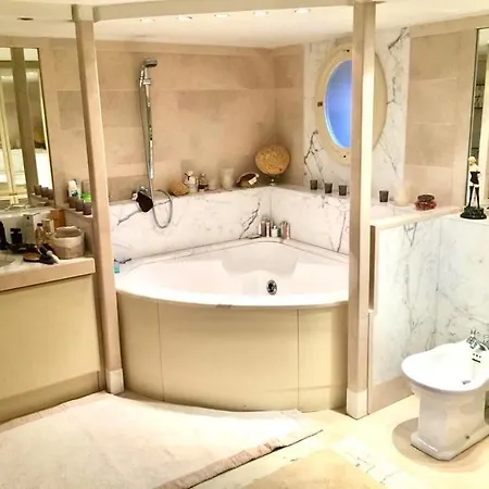 Augustus Luxury Kwatera prywatna